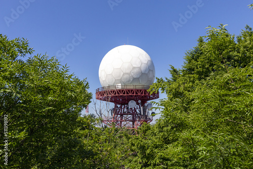 Obraz na płótnie Radarstation im Kriegsgebiet