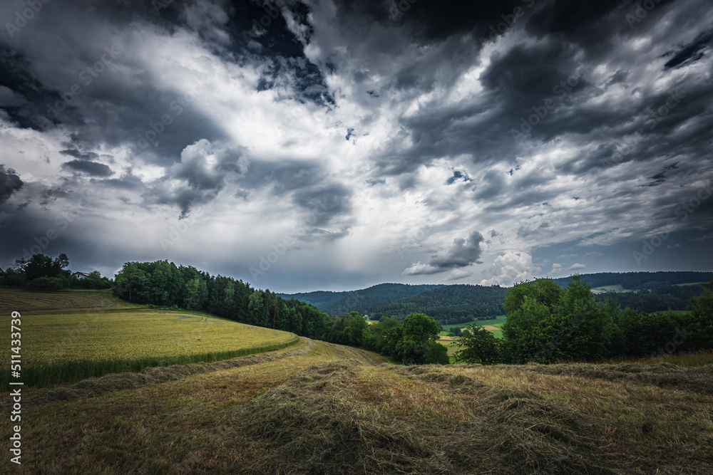 Obraz premium Dramatic thunderclouds and storm clouds in summer.