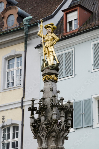 Freiburg, Brunnen am Münsterplatz, Ritter Berthold