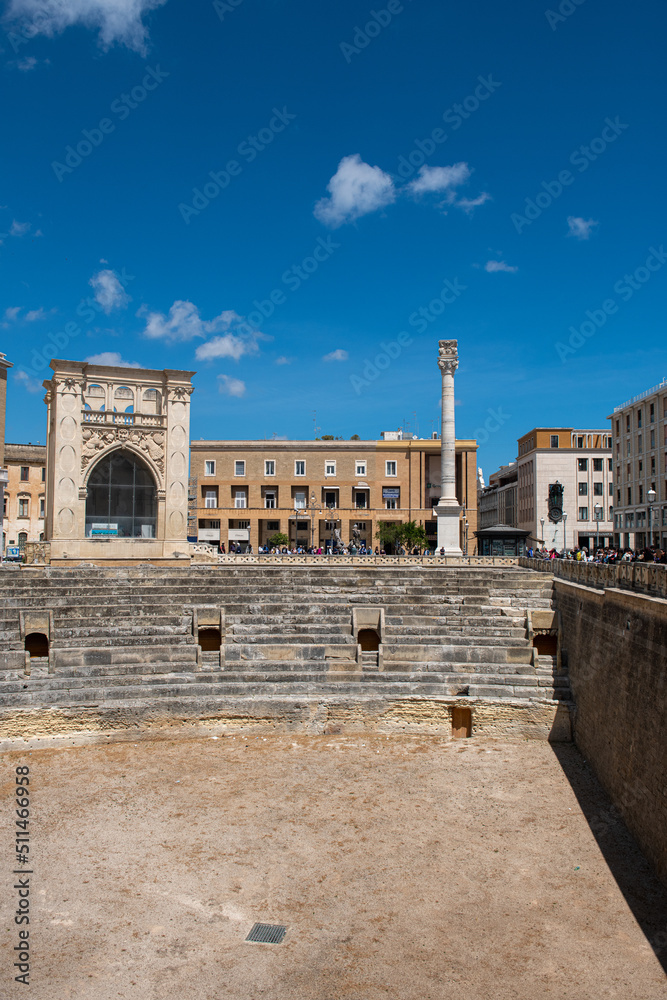 ruiny amfiteatru w Lecce na południu Włoch