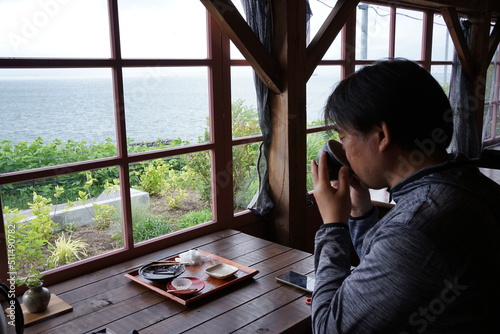 Man drinking Japanese Green Tea or Sencha - 日本茶 煎茶 お茶を飲む男性