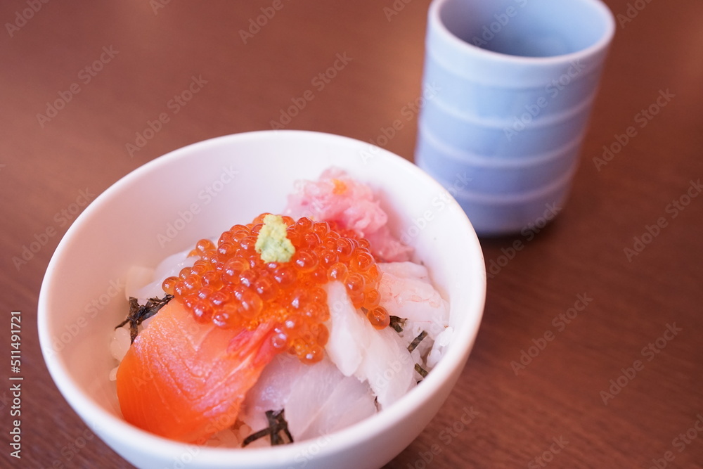 Japanese Food, Kaisendon bowl, Red Caviar and Salmon Seafood Boow in Japan - 日本料理 サーモン いくら 海鮮丼 Japanese Food, Kaisendon bowl, Red Caviar and Salmon Seafood Boow in Japan - 日本料理 サーモン いくら 海鮮丼