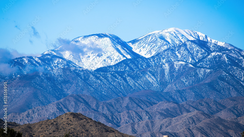Fototapeta premium Snow in the Sierra Nevada Mountains