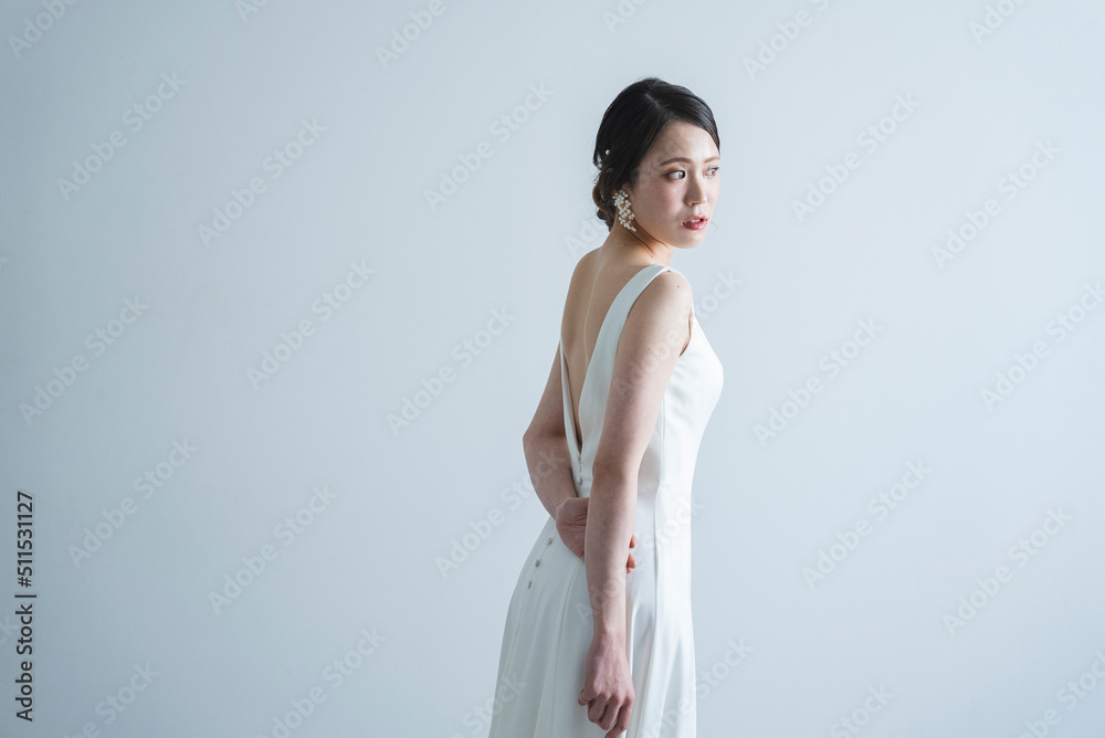 ウェディングドレスを着た花嫁