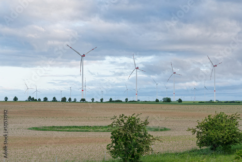 Energia odnawialna wiatraki photo