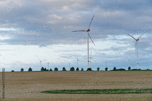 Energia odnawialna wiatraki photo