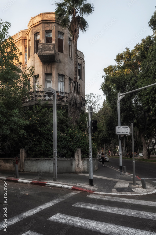 Fototapeta premium Tel-Avivs streets after sunset