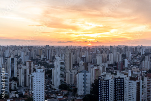 city skyline at sunset © Leandro Fernandes