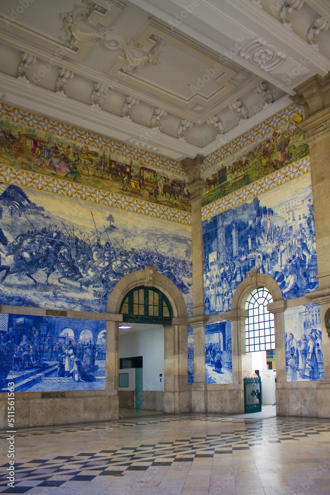 Interior of Sao Bento railway station in Porto, Portugal	
