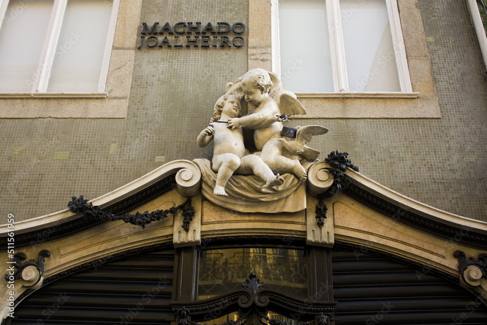 Rich sculptural decorarion of a store in Porto Rich sculptural decorarion of a store in Porto