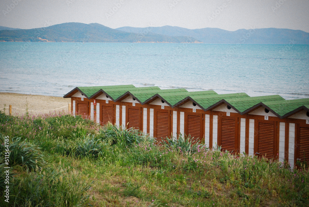 Cabine sulla spiaggia del Mar Mediterraneo, Toscana Cabine sulla spiaggia del Mar Mediterraneo, Toscana