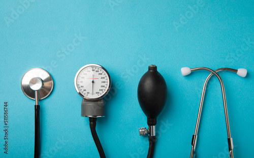 Tableau sur toile Black blood pressure monitor on a blue background