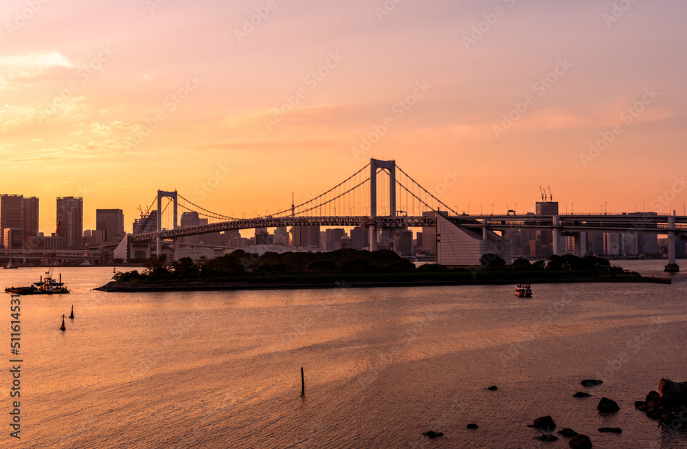 Fototapeta premium 夕焼けのお台場 レインボーブリッジ