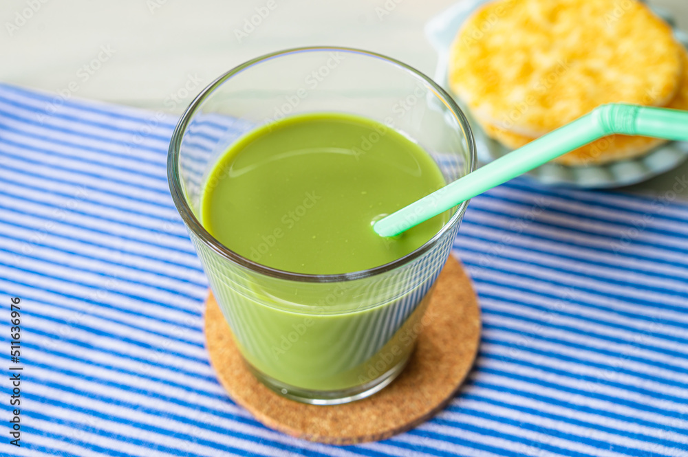 冷たい抹茶ラテ 冷たい抹茶ラテ