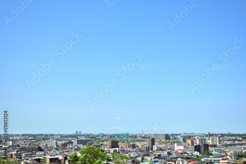Fototapeta Naklejka Na Ścianę i Meble -  高いところから眺めた街の光景と青空
