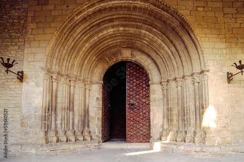 Portal meridional.Catedral romanica de San Vicente.Roda de Isabena.(Romanico s.XIII) Valle de Isábena.Pirineo Aragones.Huesca.España.