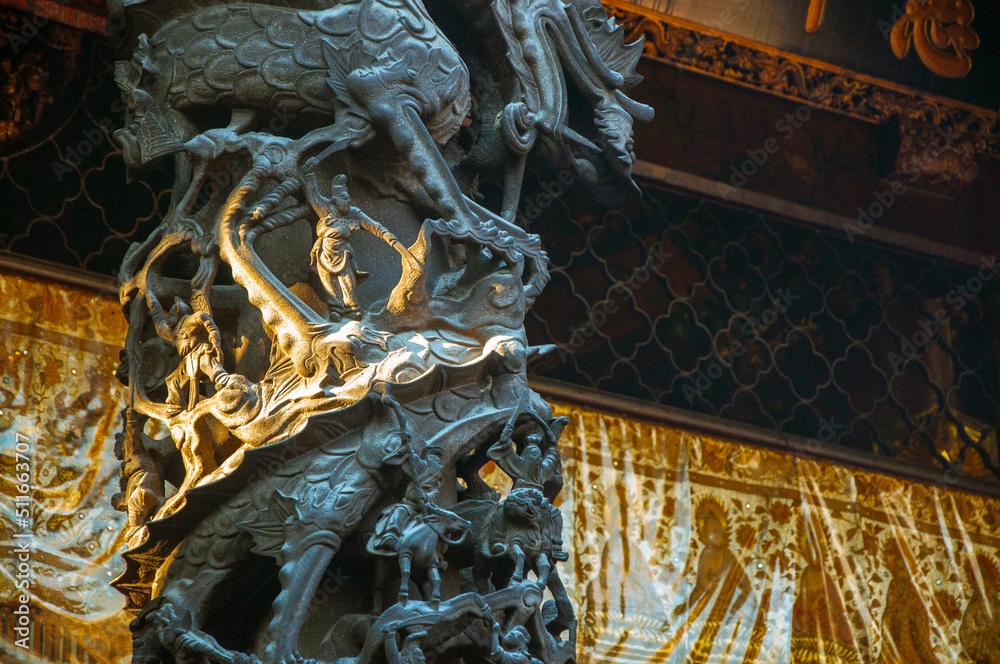 Obraz premium China, Tradition, Religion, Belief. Taiwan, historic site, Longshan Temple, Dragon Pillar