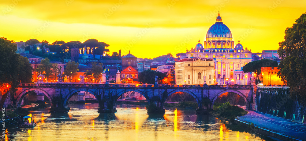 Fototapeta premium St. Peter's cathedral over bridge