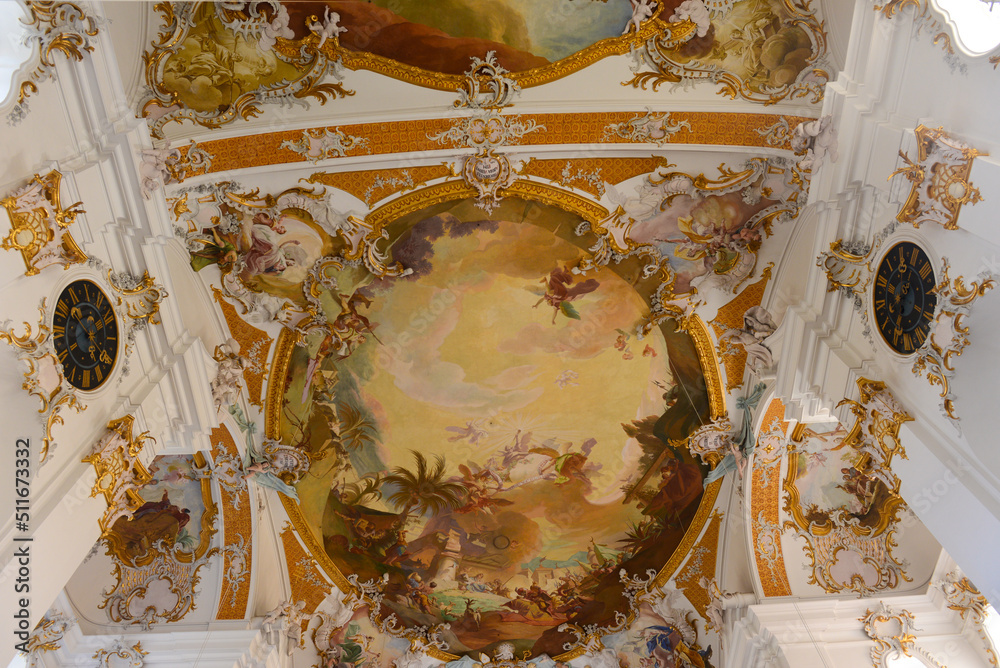 Innenansicht Klosterkirche Roggenburg , Chorherrenstift des Prämonstratenserordens in Roggenburg im Landkreis Neu-Ulm, Bayern