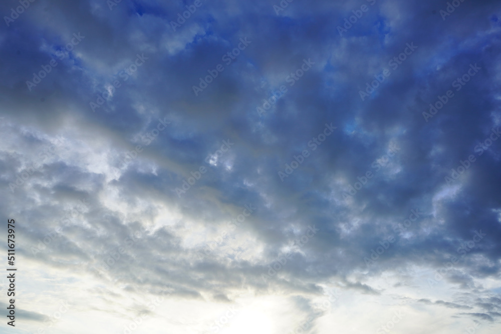 Obraz premium Looking up at clouds in blue sky