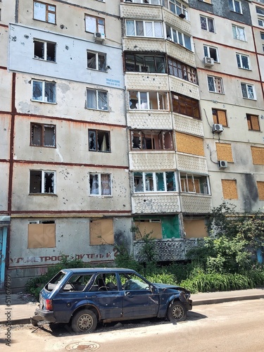 06/17/2022 Ukraine, Kharkiv, Russia's war against Ukraine. Residential high-rise building damaged by enemy shelling in the city of Kharkov. stop the war, let's pray for Ukraine. © littlemagic