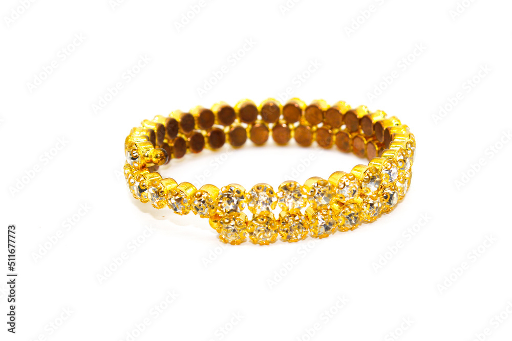 Obraz premium A picture of gold plated diamond bracelet with selective focus