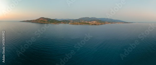 Fototapeta Naklejka Na Ścianę i Meble -  Panorama de la cote Vermeille au lever du jour viewed from the sea