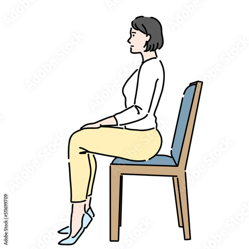 間違った姿勢で椅子に座っている女性