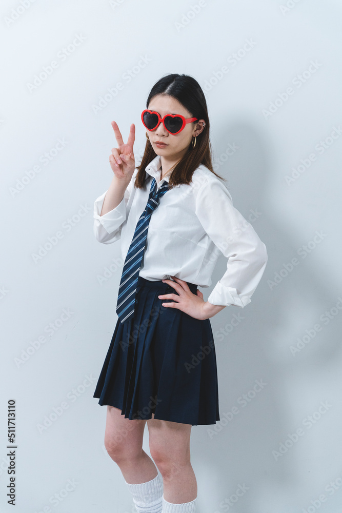 サングラスをかけた女子高生 サングラスをかけた女子高生