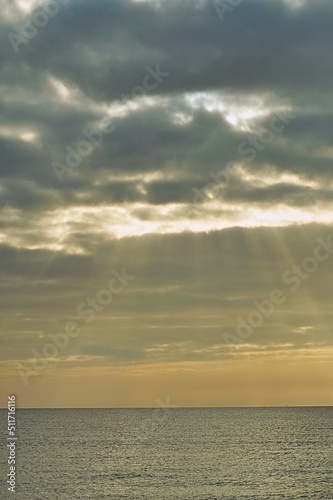 Wolkenstruktur über dem Meer © eugensalzmann