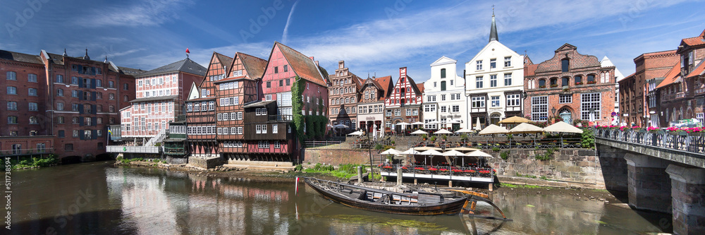 Panorama Lüneburg am alten Hafen im Sommer morgens