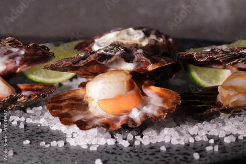 Fototapeta Naklejka Na Ścianę i Meble -  Fresh and Roasted Scallops Seafood / Vieiras