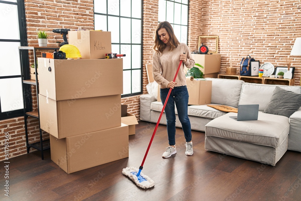 Εκτύπωση καμβά Young woman smiling confident cleaning floor at new home