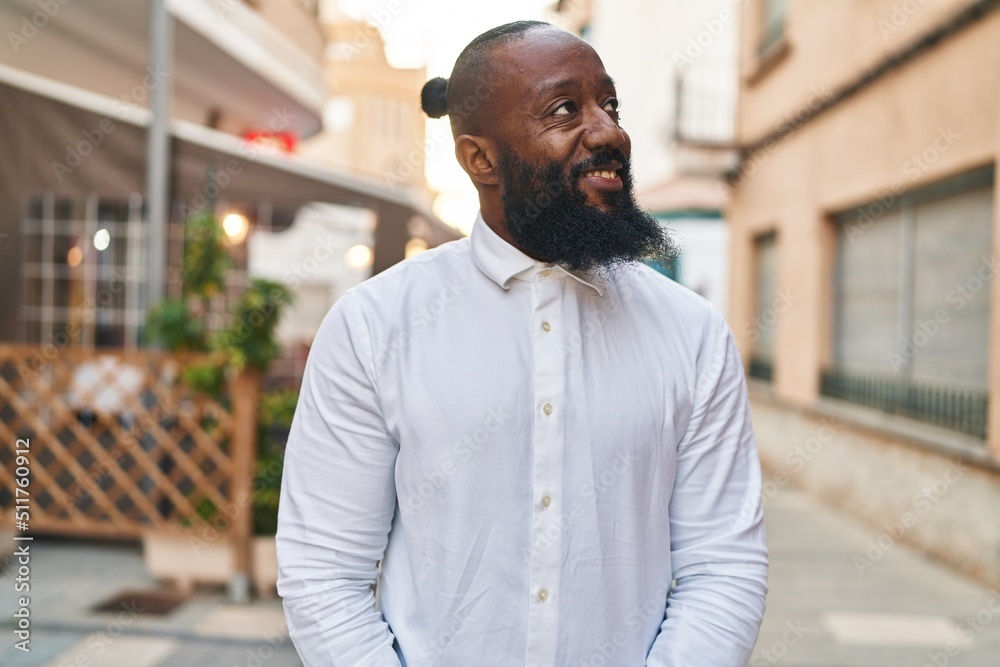 Obraz premium Young african american man smiling confident standing at street