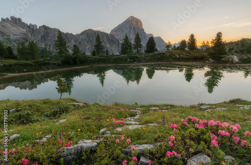 Fototapeta Naklejka Na Ścianę i Meble -  Lake limedes is a small alpine lake in the Dolomites that offers beautiful views in all directions.
