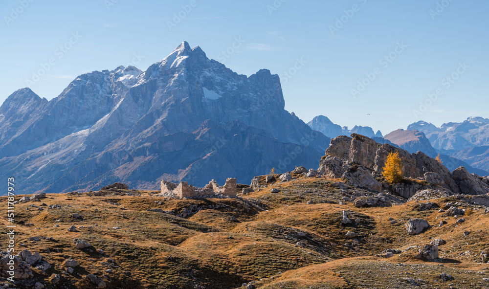 Obraz premium Autumn in Dolomites mountains