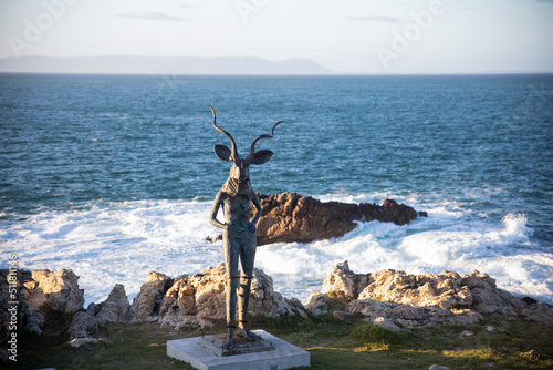 Statue of the South African city of Hermanus, a beautiful southern African city with a beautiful cliff from where you can see the ocean and one of the best cities in the world to see whales.