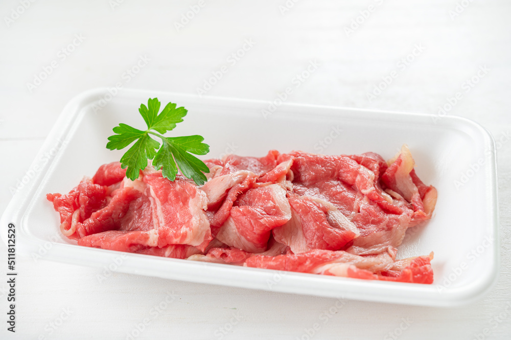 新鮮な薄切り牛肉