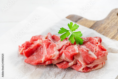 新鮮な薄切り牛肉