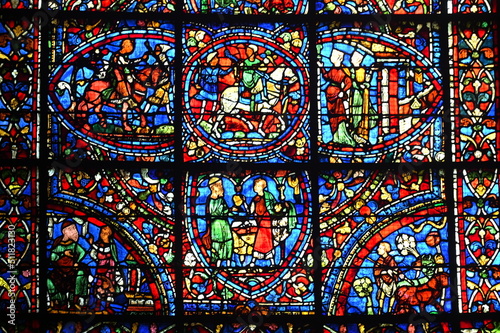 vitrail de la cath  drale de Chartres en France