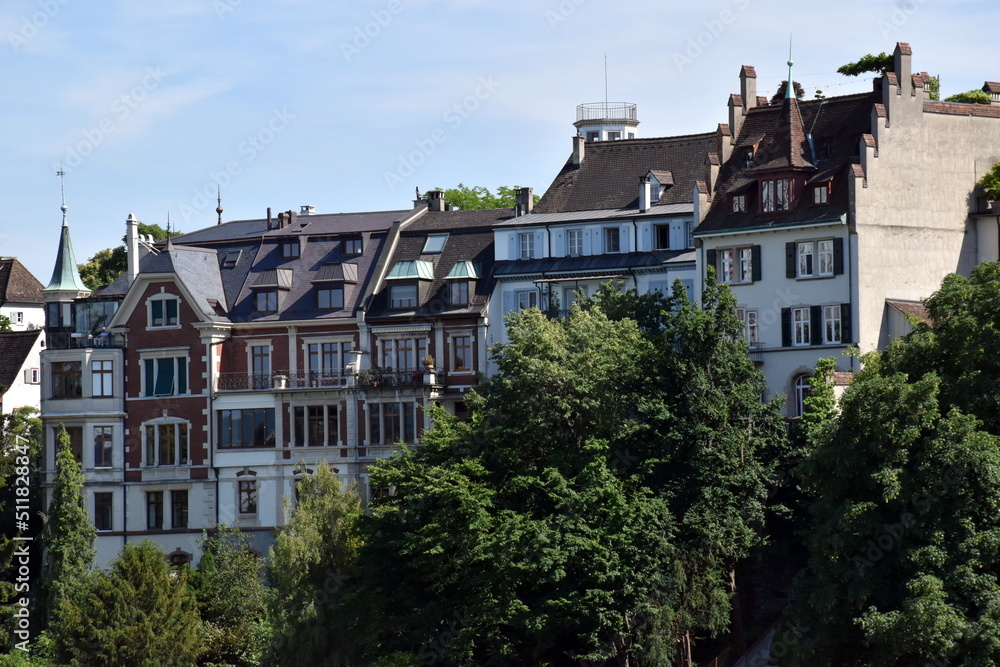 Altbaufassaden am Rheinufer in Basel