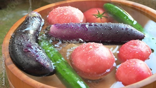 暑い夏に冷えた夏野菜
