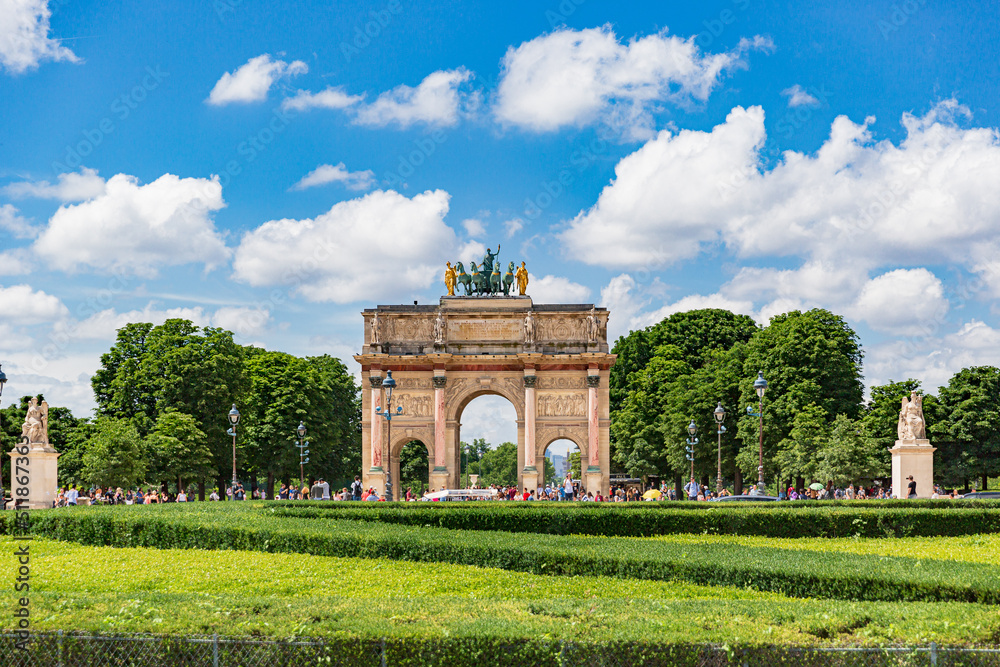 Obraz premium The Petite Arc de Triomphe Carruzel in Paris is an Empire-style monument