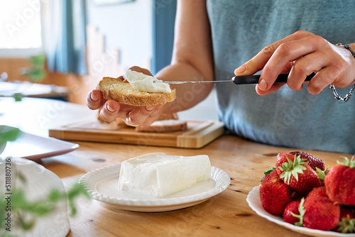 фотографія Woman making summer strawberry sandwich