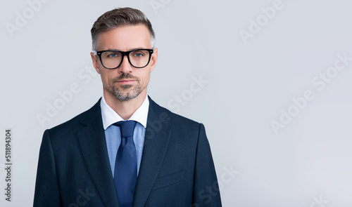 Fotografiet grizzle lawyer wearing glasses and business suit