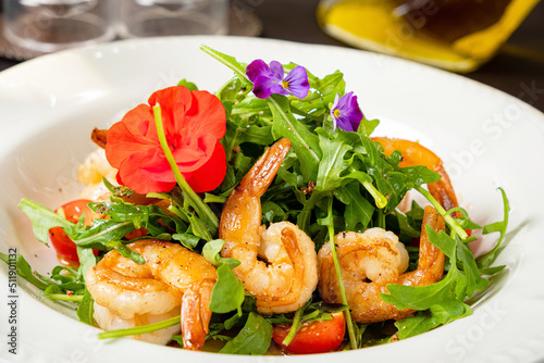 salad with shrimps and arugula