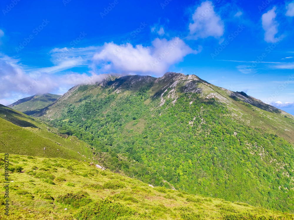 Fototapeta premium El Pienzu peak, 1160 m, Sierra del Sueve. Asturias, Spain