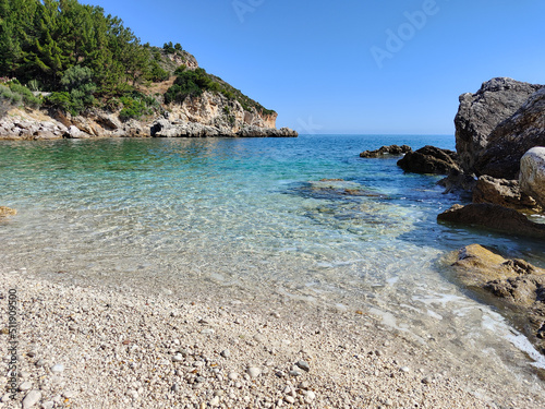 Le acque limpide della spiaggia di Castellammare del Golfo, in Sicilia