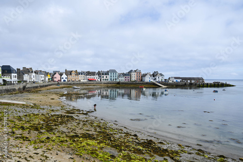 Petit port de l'ile de Sein en Bretagne