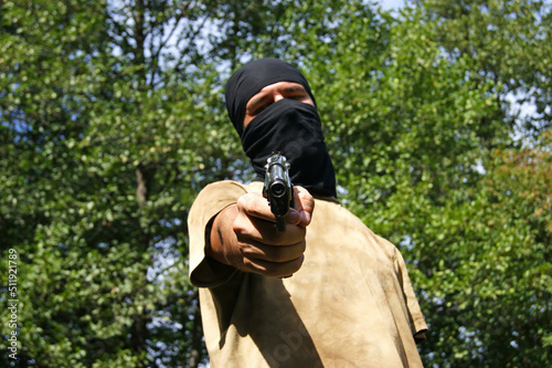 The scene of a criminal with a hidden face shoots at close range.